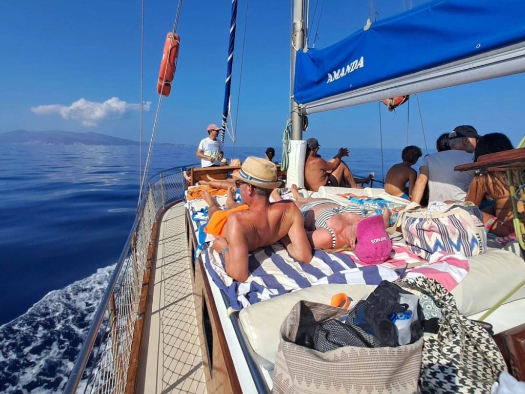 Amanda boat tours in Sifnos