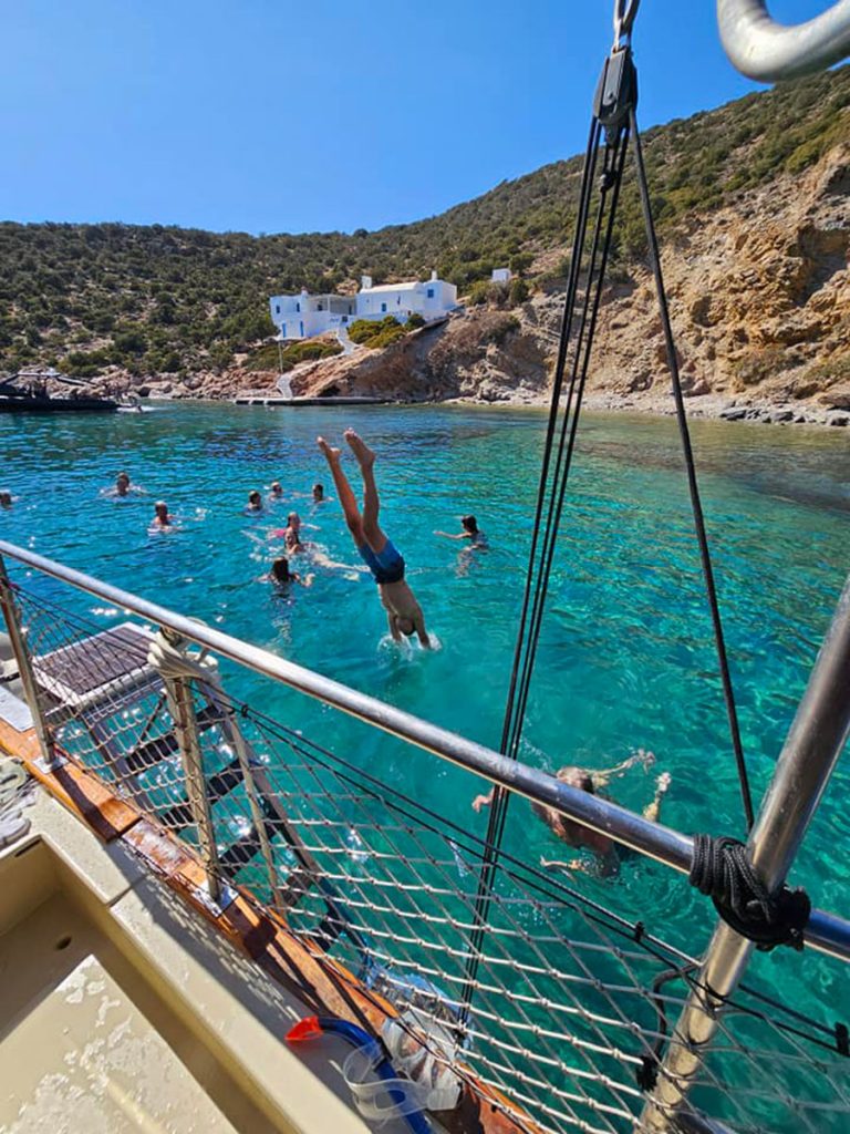 Amanda boat tours in Sifnos